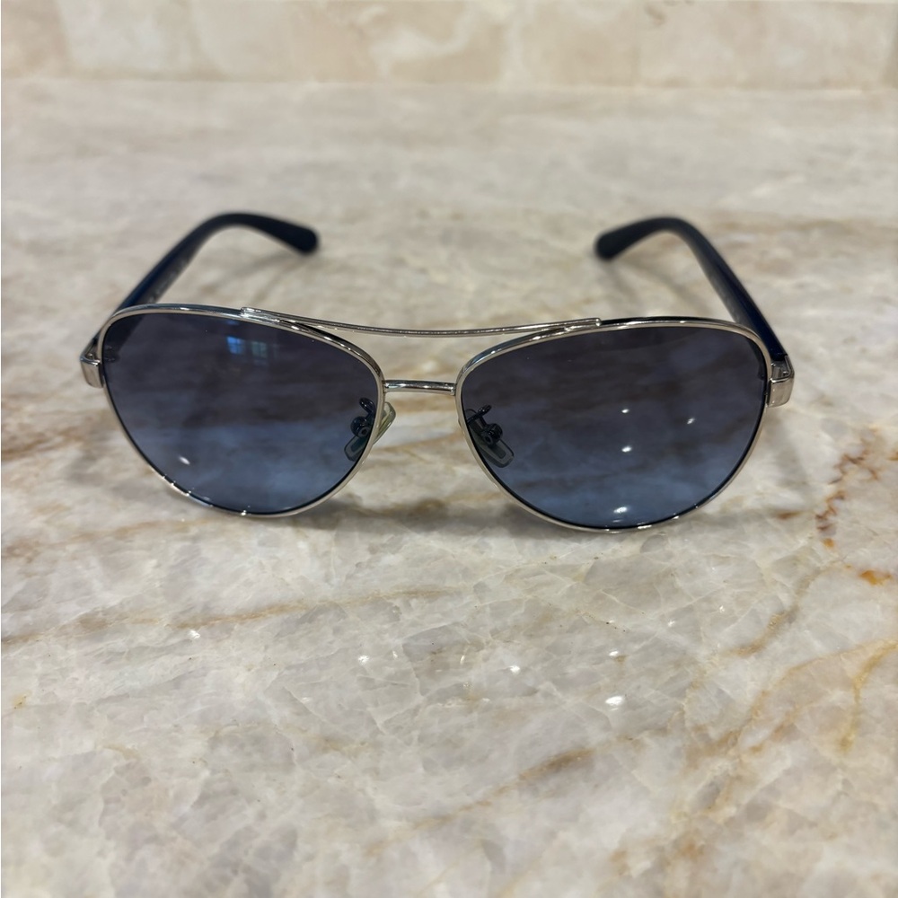 Coach Metal Pilot Sunglasses – Silver Frame / Blue Gradient Lens - Picture 7 of 7